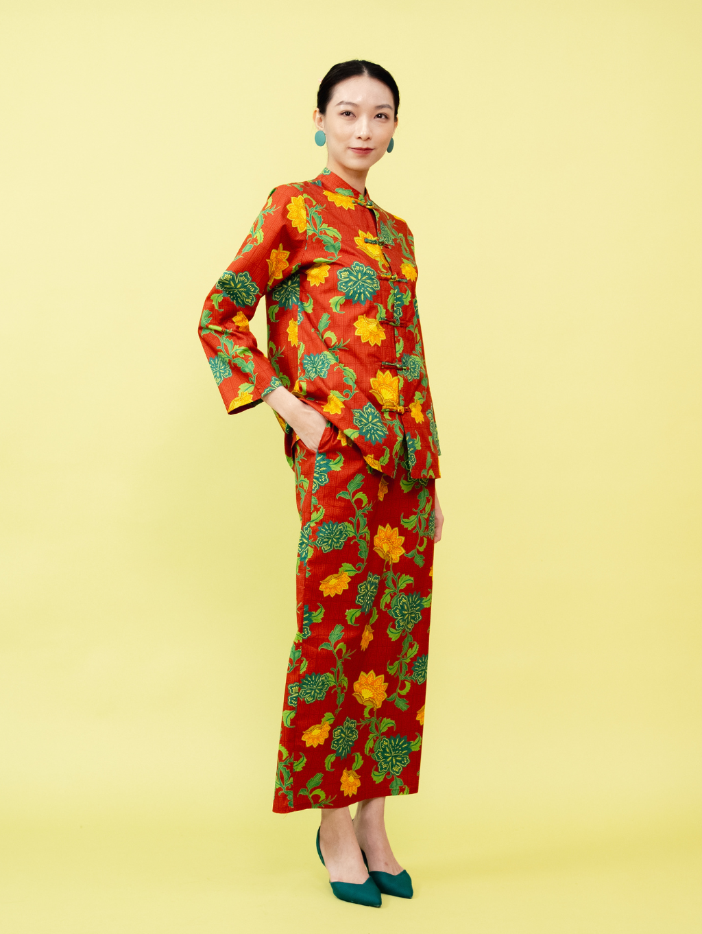 Mandarin Kurung in Red